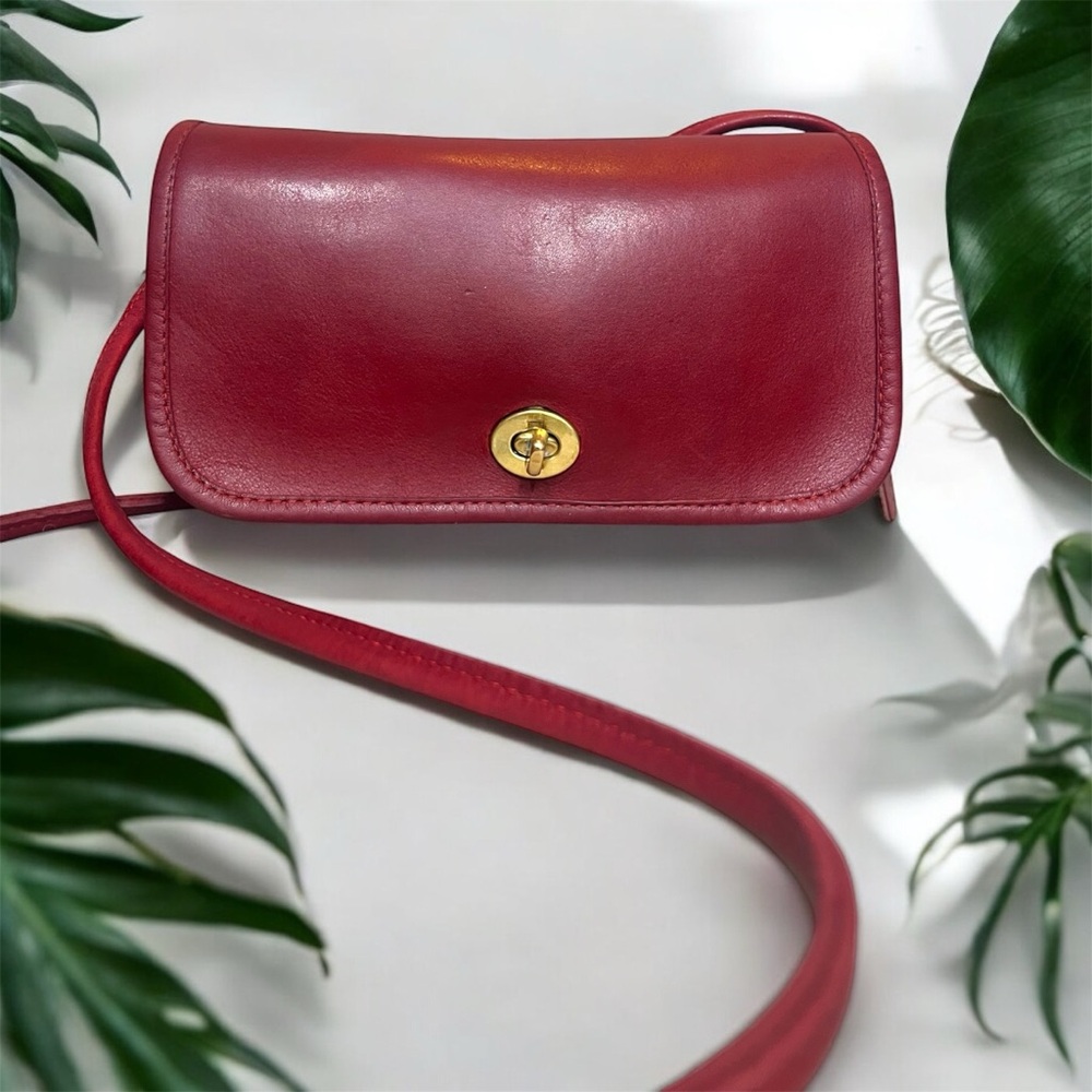 Vintage NYC USA Coach Leather Dinky Crossbody/Shoulder Bag 9375  (Red) Pre-94